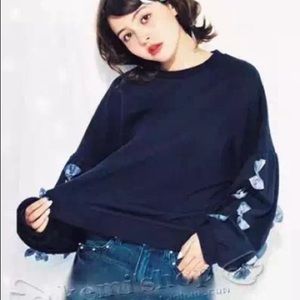 Cute sweatshirt in blue